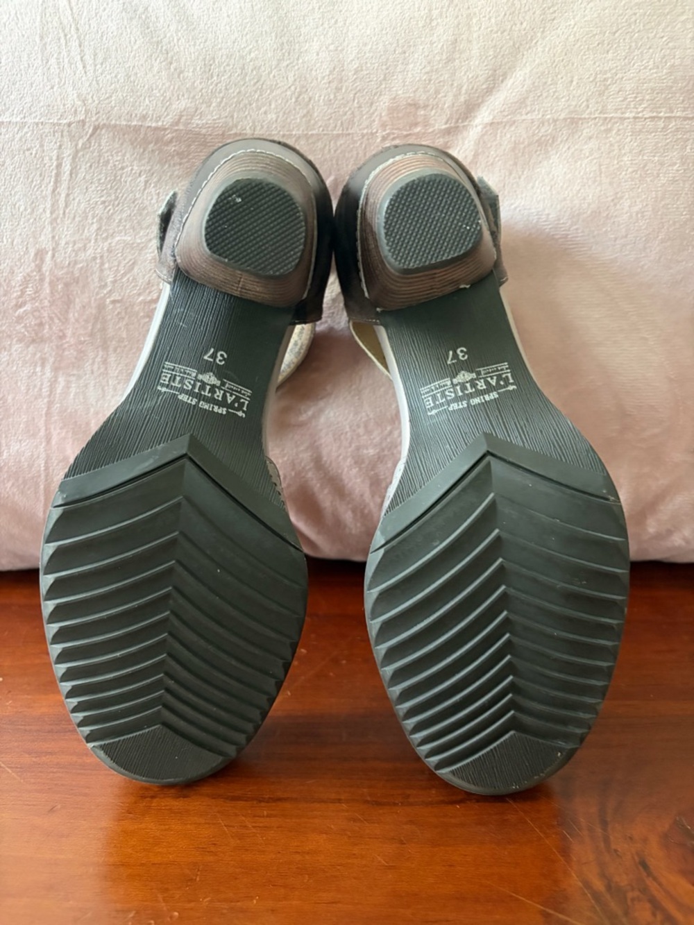 Never Worn!! Ombre Gray/Brown Scallop Toe Ankle Strap Heels - Picture 3 of 5